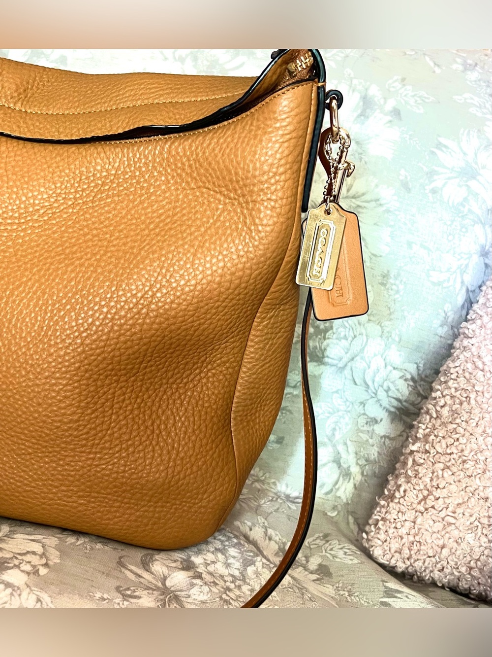 ✨ Coach Bleecker Sullivan Hobo Bag in Camel Pebbled Leather ✨ - Picture 5 of 13